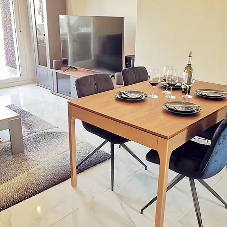 Appartement Black Sun. Modern Penthouse In *