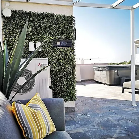 Black Sun. Modern Penthouse In アパート